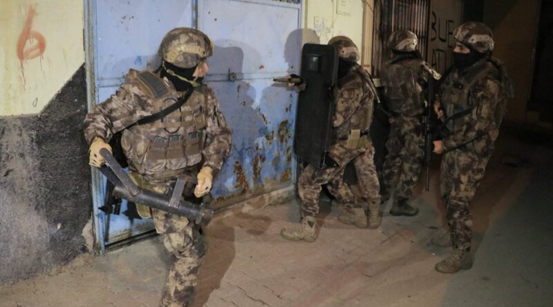 Turkish protection forces detain Daesh terrorists making plans assault