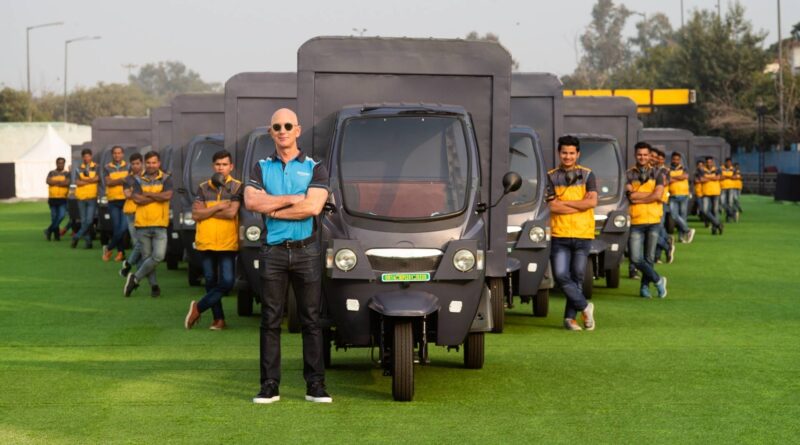 Amazon uses the three-wheeled EVS for deliveries in seven Indian cities
